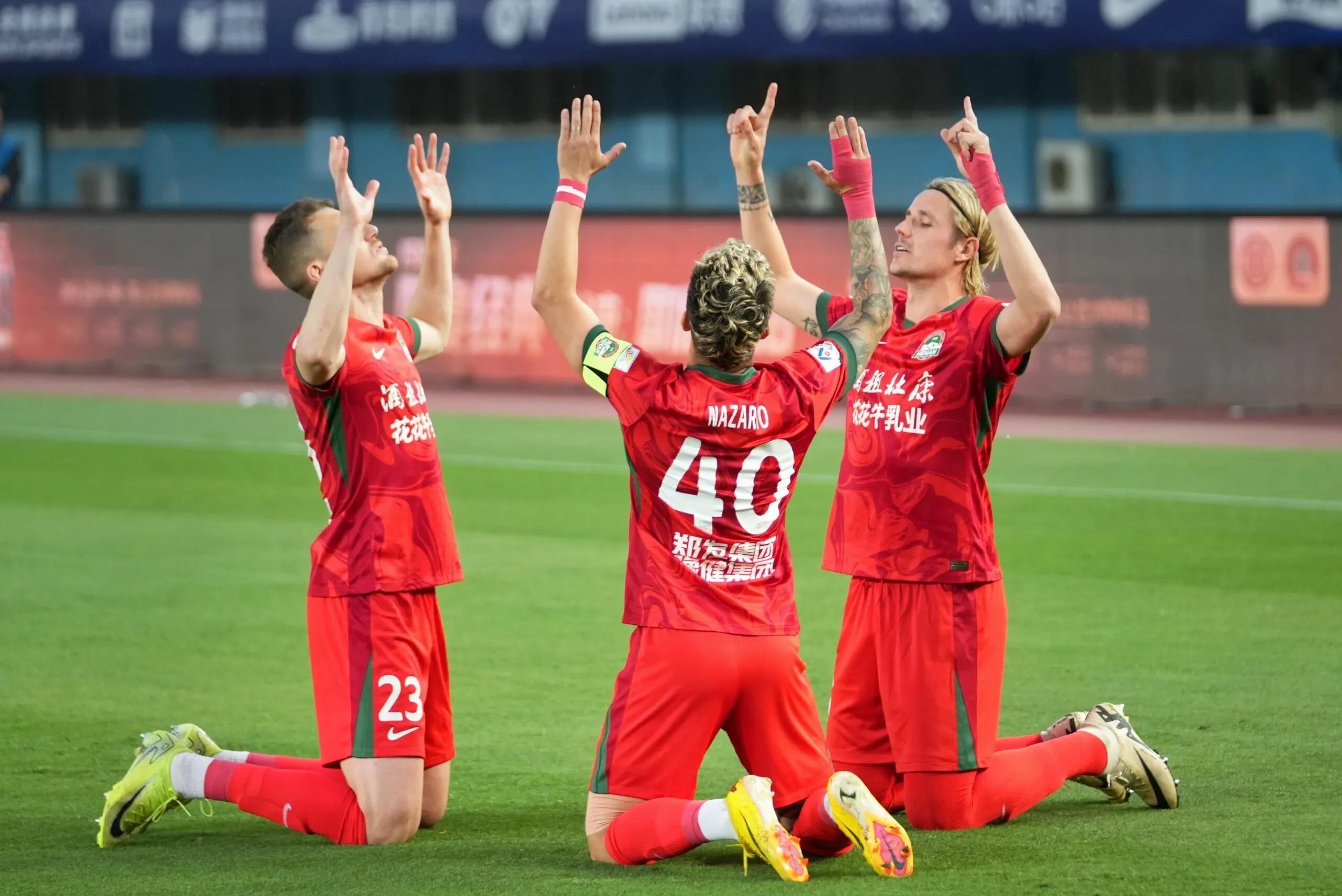 足球强队备战关键比赛,掀起胜利的热潮是什么