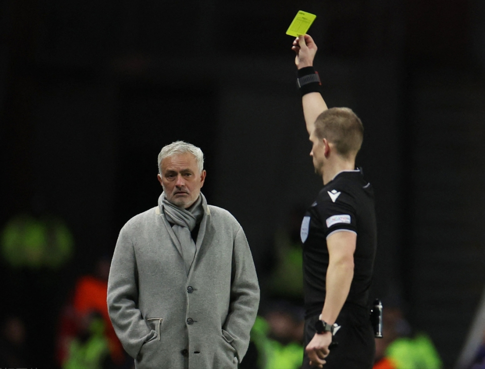 关于纷纷闹区的球员为球队争取胜利！的信息